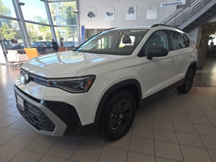 2025 Volkswagen Taos S photo 1