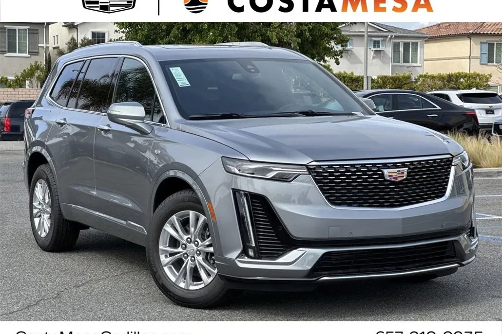 2025 Cadillac XT6 Luxury photo 1