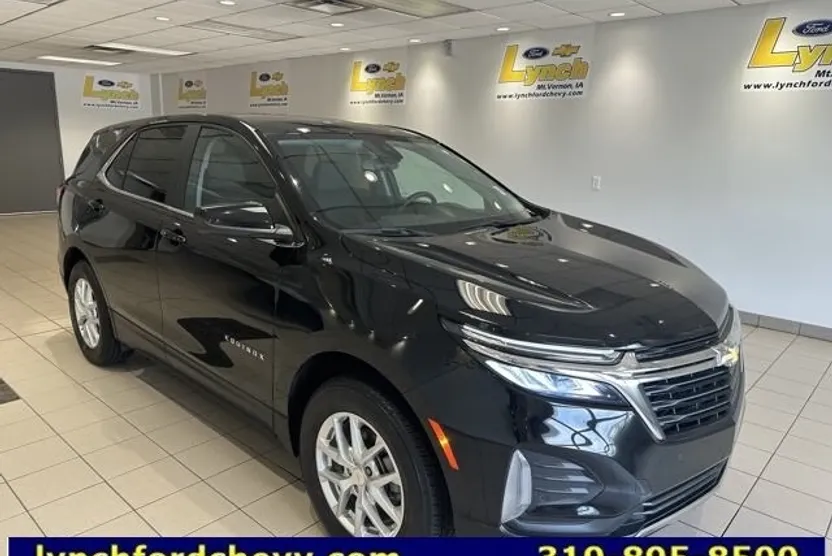 2023 Chevrolet Equinox LT photo 1