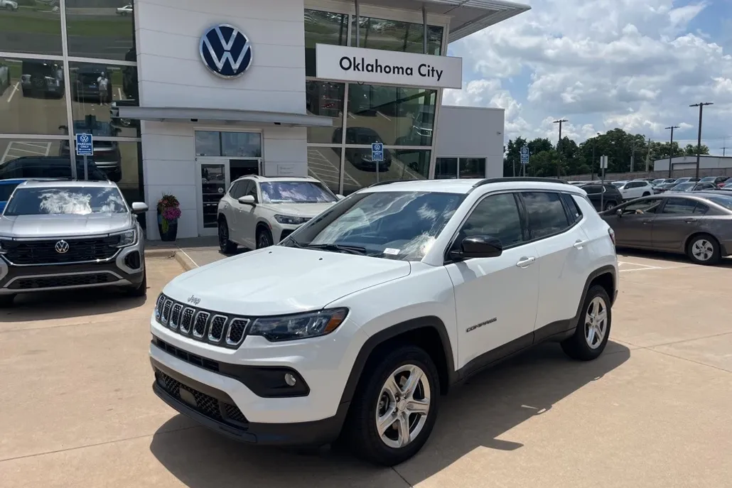 2024 Jeep Compass Latitude photo 1