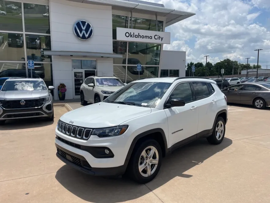 2024 Jeep Compass Latitude photo 1