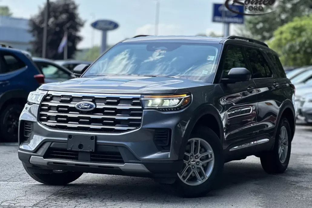 2025 Ford Explorer photo 1