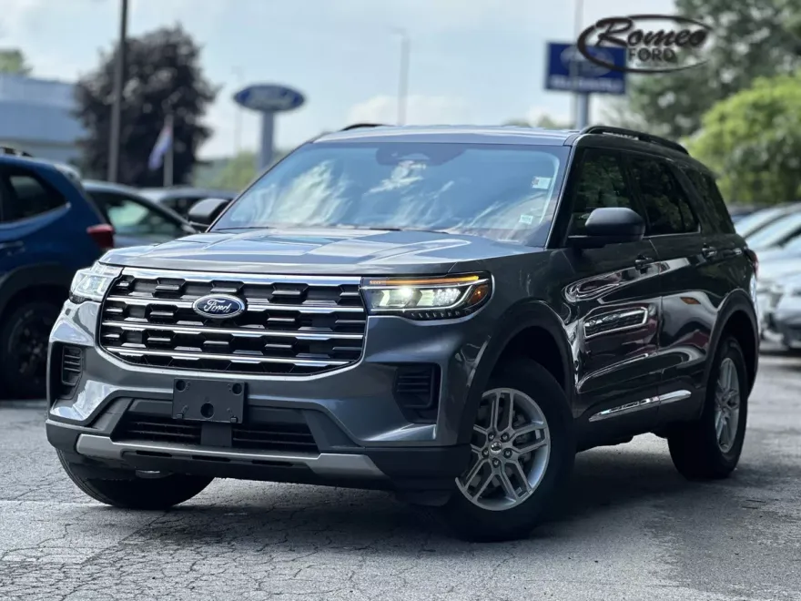2025 Ford Explorer photo 1