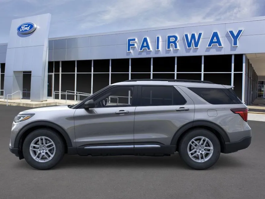 2025 Ford Explorer photo 1