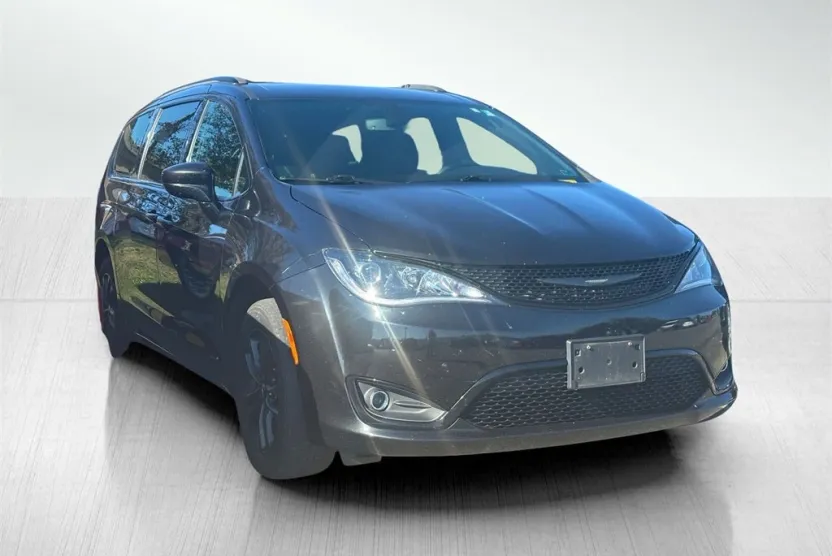 2020 Chrysler Pacifica Touring L photo 1