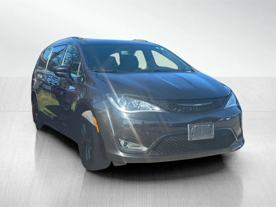 2020 Chrysler Pacifica Touring L photo 1