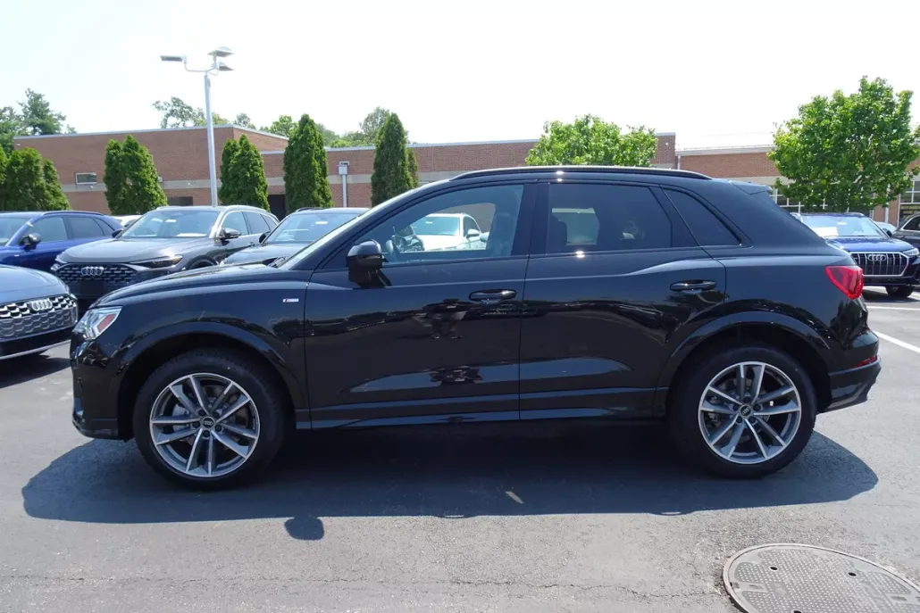 2025 Audi Q3 S line Premium photo 1
