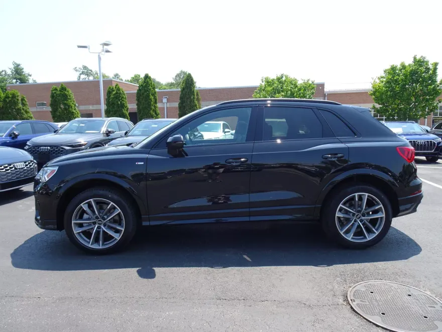 2025 Audi Q3 S line Premium photo 1