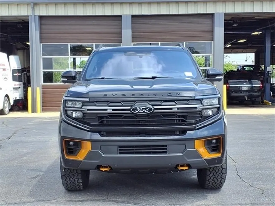 2025 Ford Expedition photo 1
