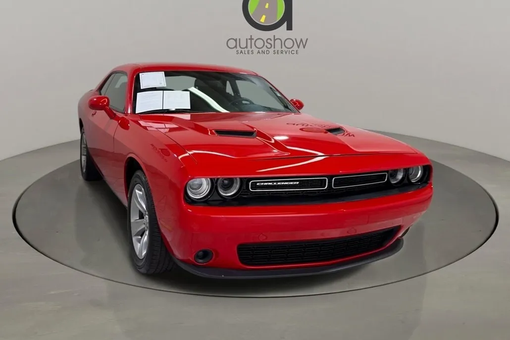 2022 Dodge Challenger SXT photo 1