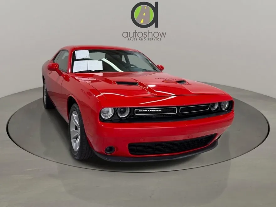 2022 Dodge Challenger SXT photo 1