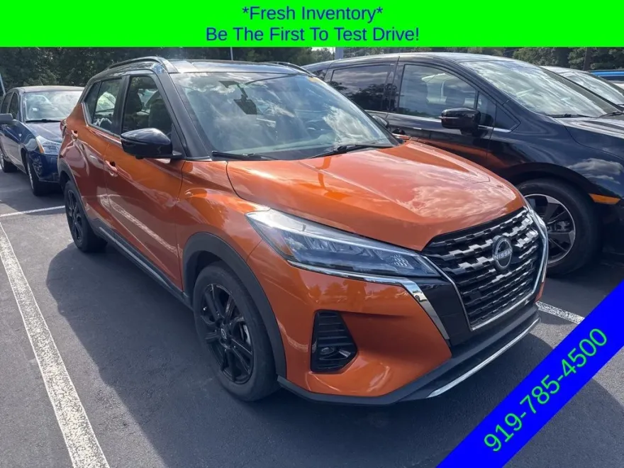 2023 Nissan Kicks SR photo 1
