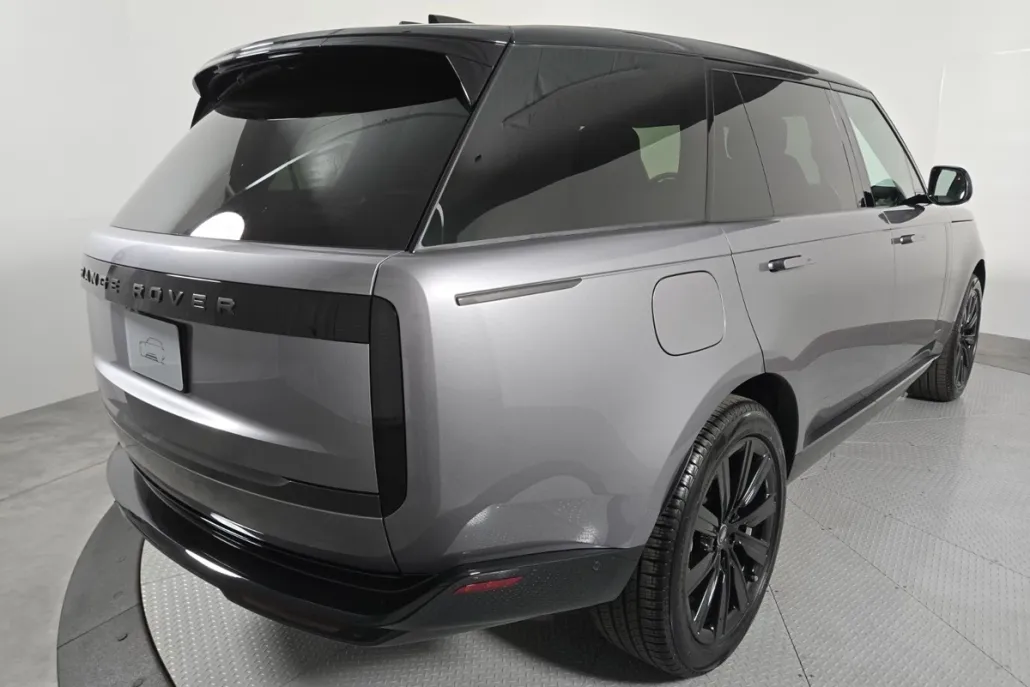 2025 Land Rover Range Rover SE photo 1