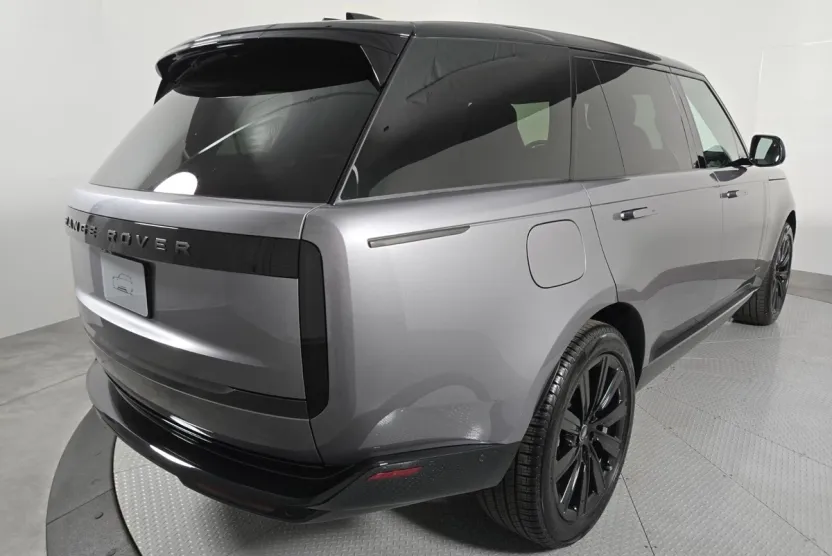 2025 Land Rover Range Rover SE photo 1