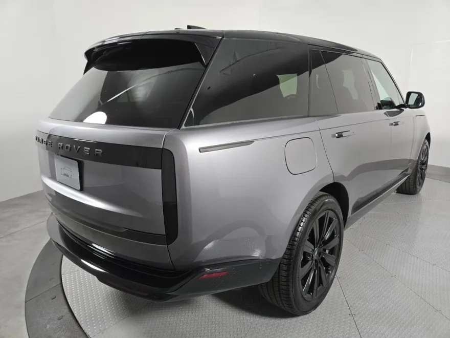 2025 Land Rover Range Rover SE photo 1