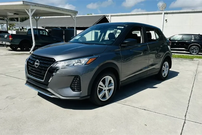 2025 Nissan Kicks Play S photo 1