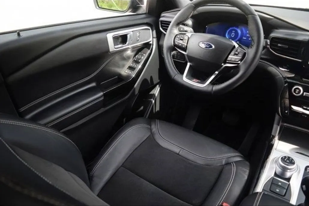 2022 Ford Explorer ST photo 1