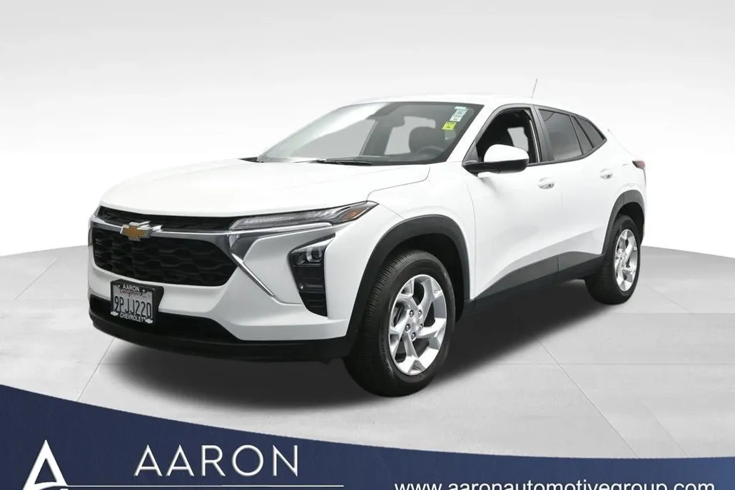 2024 Chevrolet Trax LS photo 1