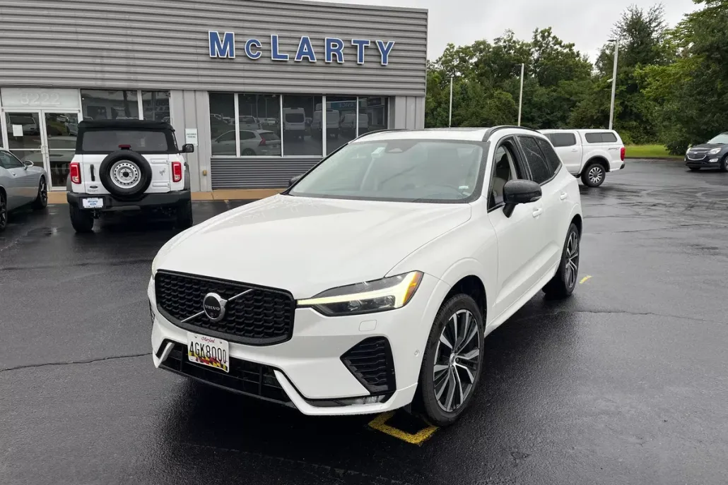 2024 Volvo XC60 B5 Plus photo 1