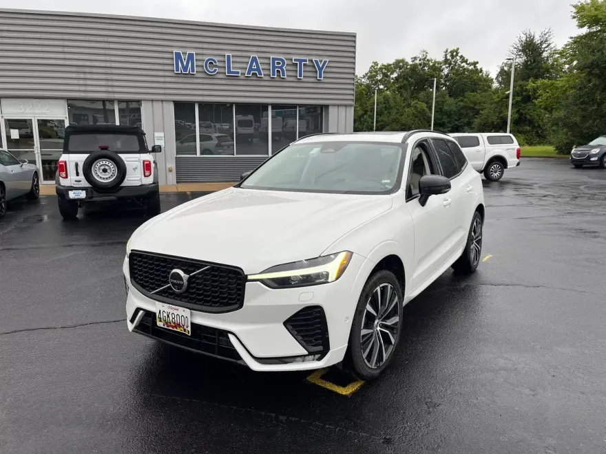 2024 Volvo XC60 B5 Plus photo 1