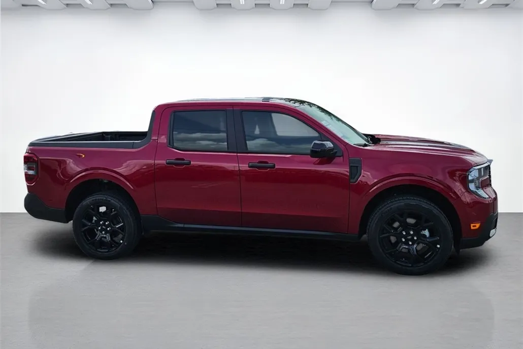 2025 Ford Maverick XLT photo 1