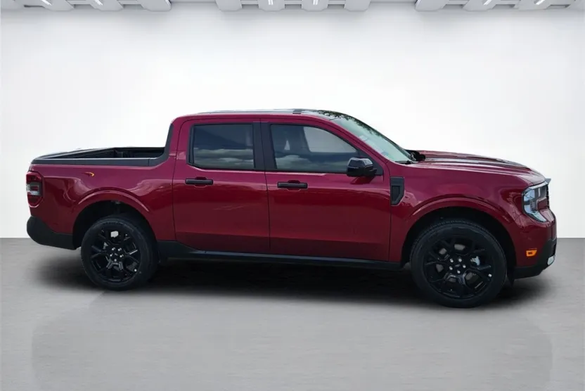 2025 Ford Maverick XLT photo 1