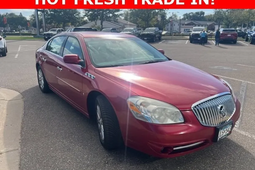2010 Buick Lucerne CXL photo 1