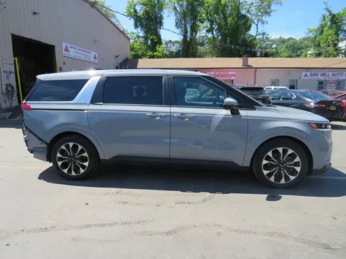 2024 Kia Carnival EX photo 4