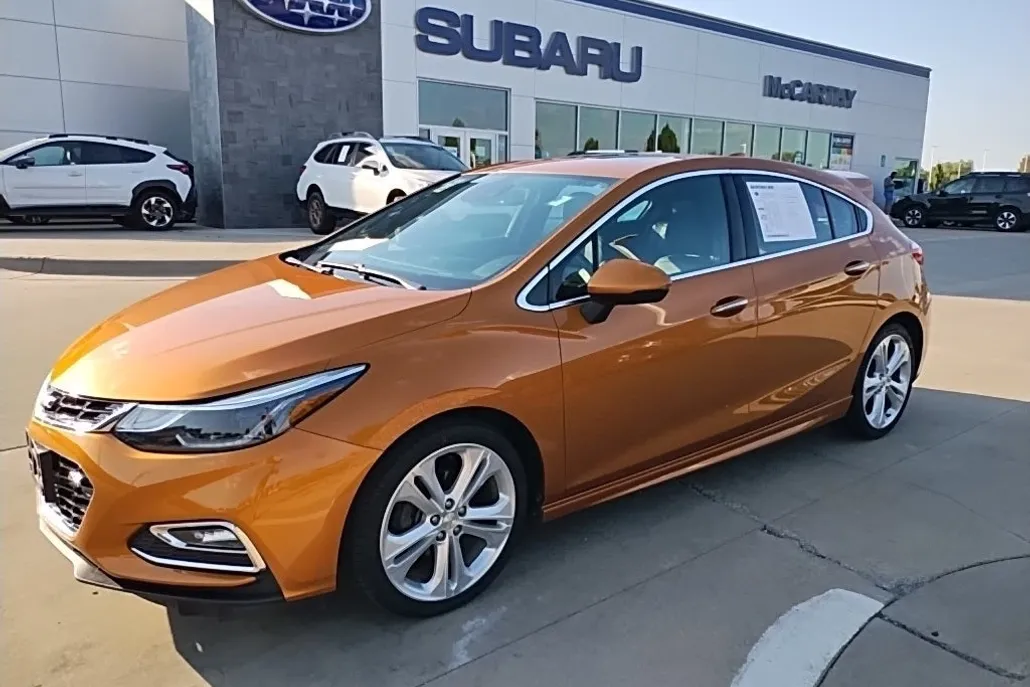 2017 Chevrolet Cruze Premier photo 1