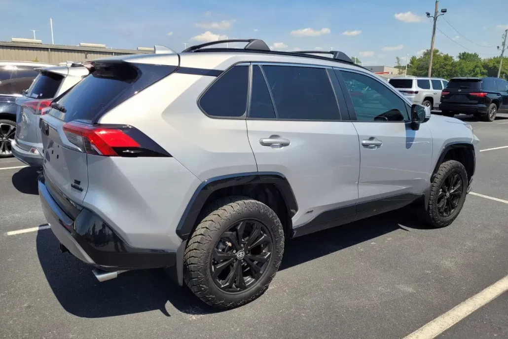 2022 Toyota RAV4 Hybrid SE photo 1