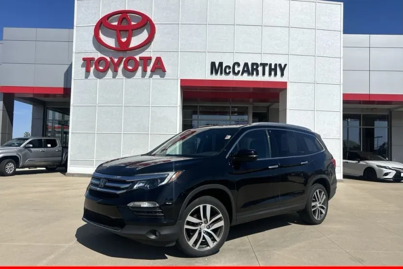 2017 Honda Pilot Elite photo 1