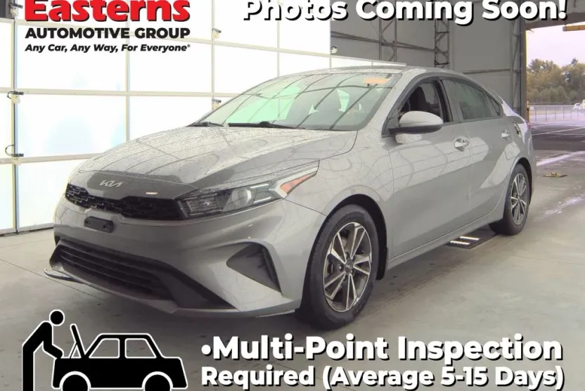 2023 Kia Forte LXS photo 1
