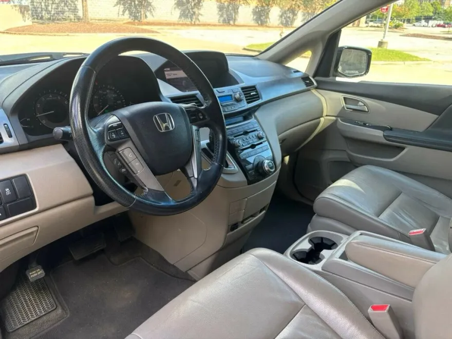 2012 Honda Odyssey Touring photo 1