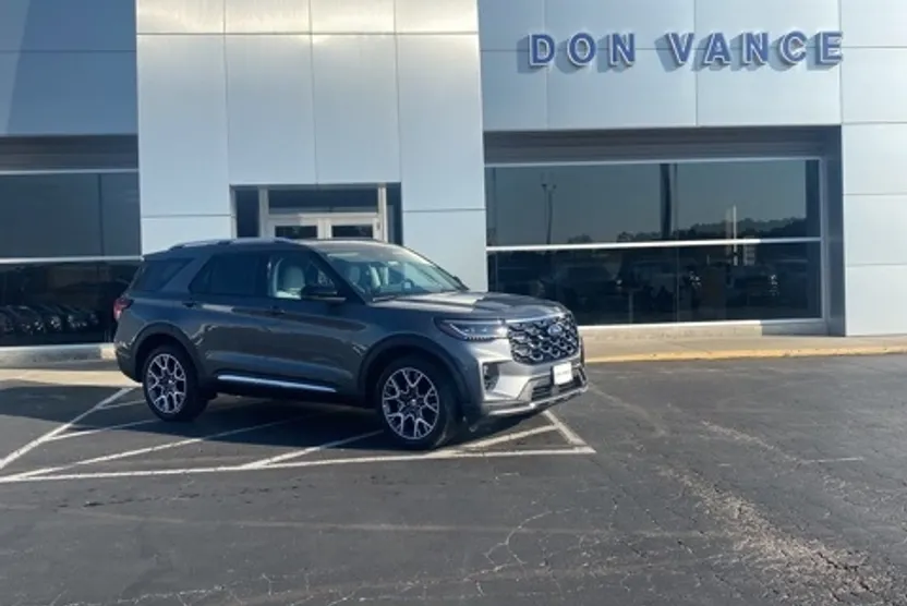 2025 Ford Explorer Platinum photo 1