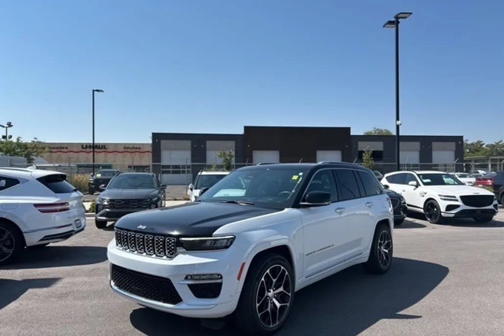 2023 Jeep Grand Cherokee Summit photo 1
