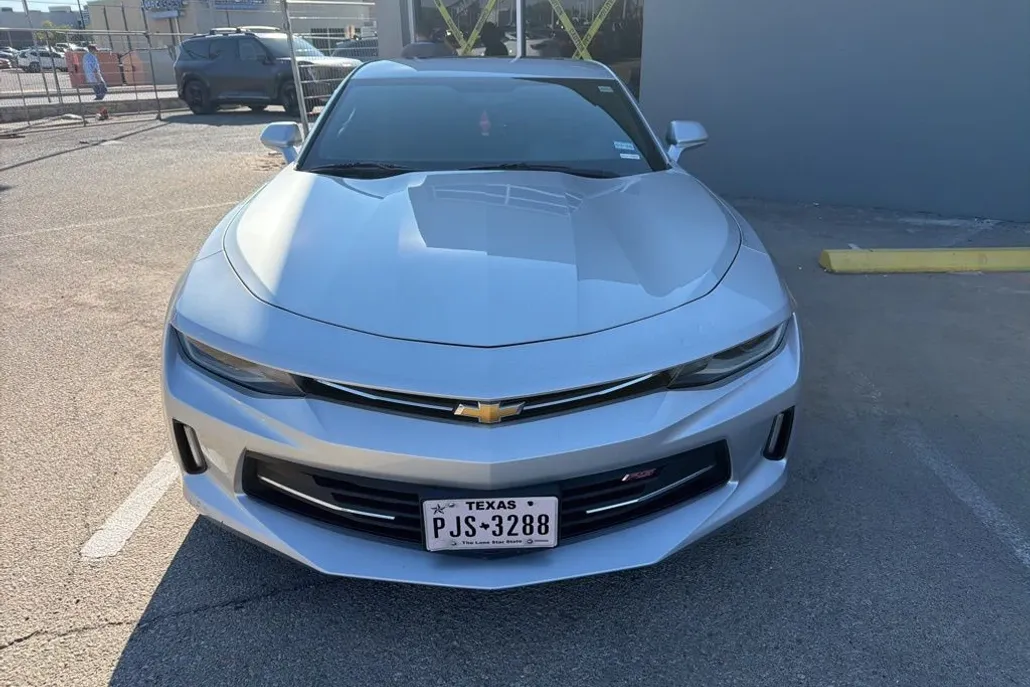 2018 Chevrolet Camaro 1LT photo 1