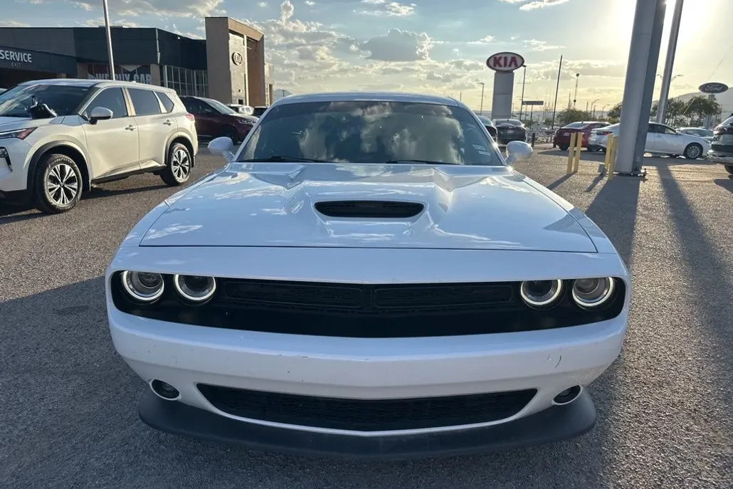 2022 Dodge Challenger GT photo 1