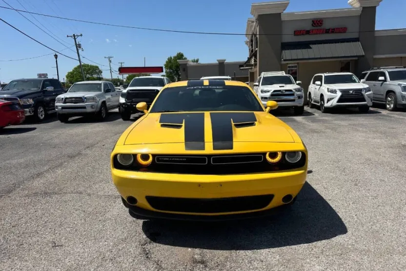 2018 Dodge Challenger SXT photo 1