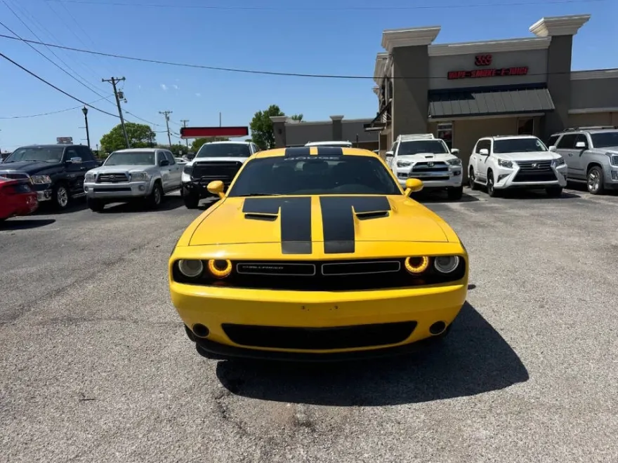 2018 Dodge Challenger SXT photo 1