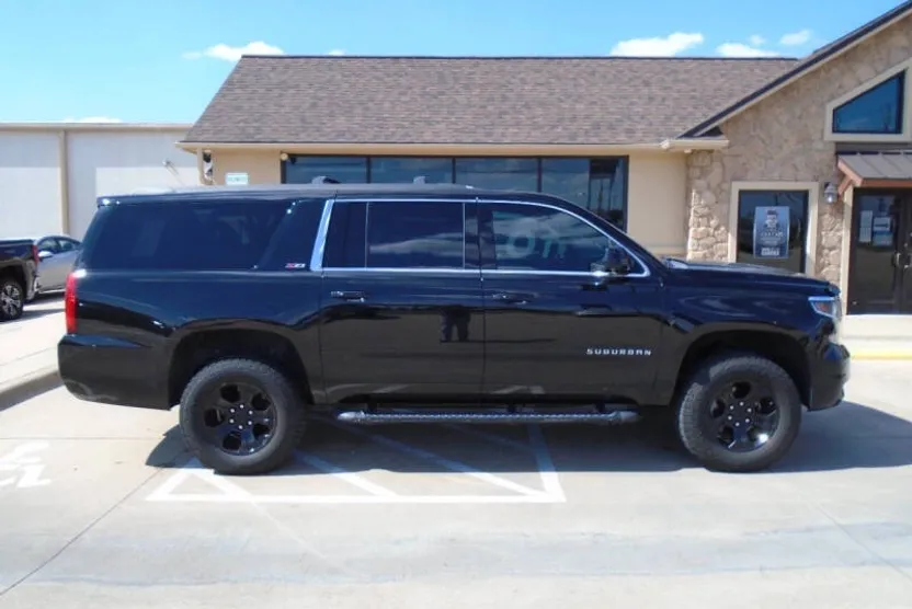 2018 Chevrolet Suburban LT photo 1