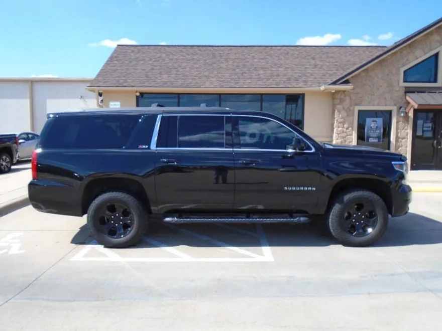 2018 Chevrolet Suburban LT photo 1