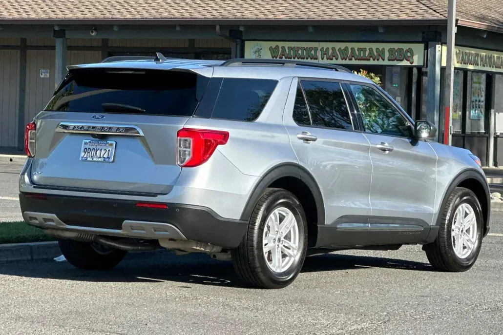2024 Ford Explorer XLT photo 1