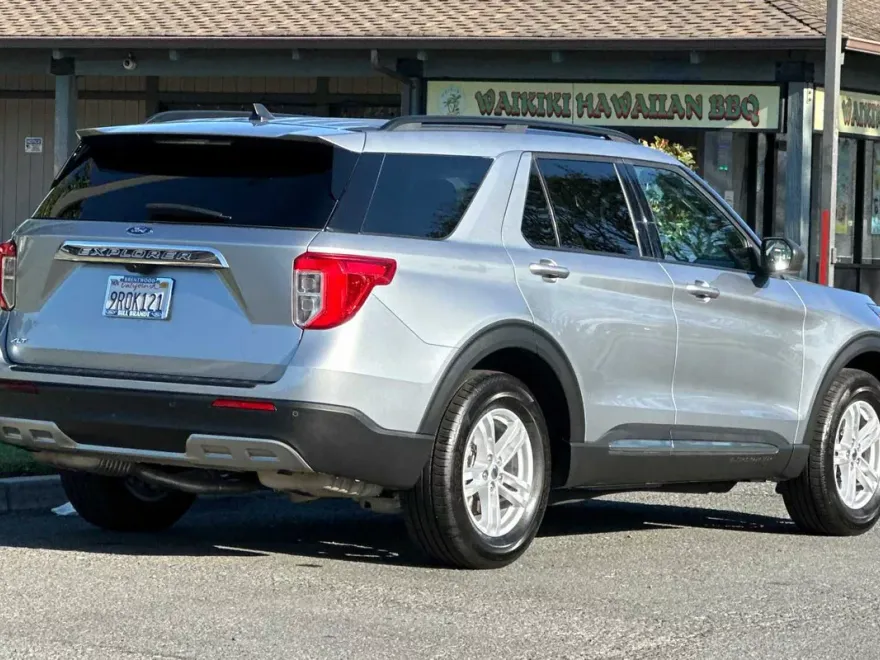 2024 Ford Explorer XLT photo 1