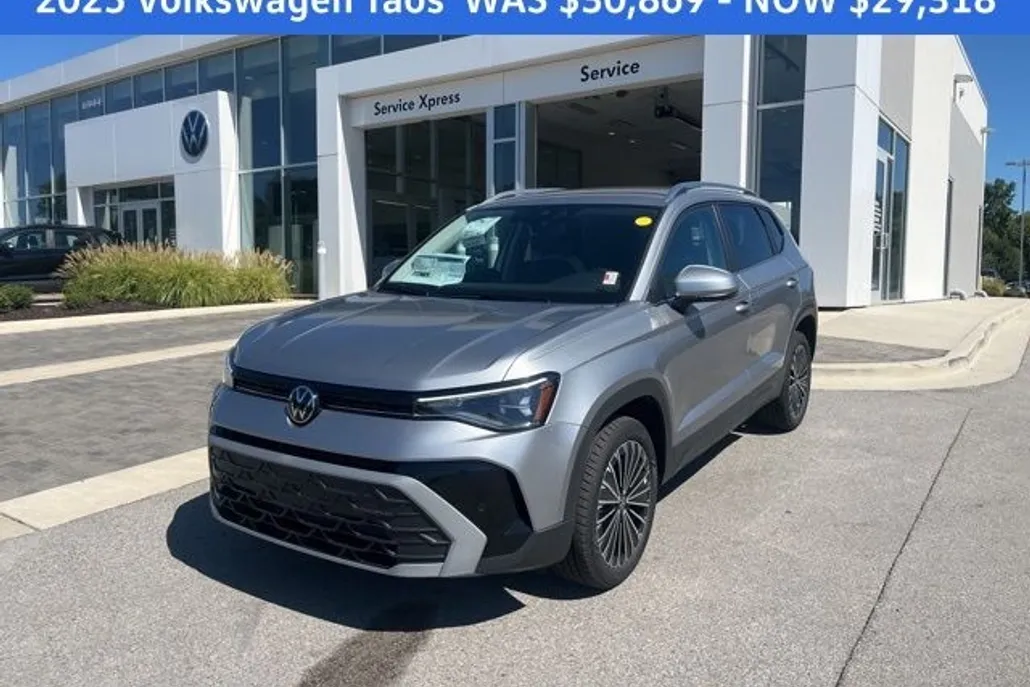 2025 Volkswagen Taos SE photo 1