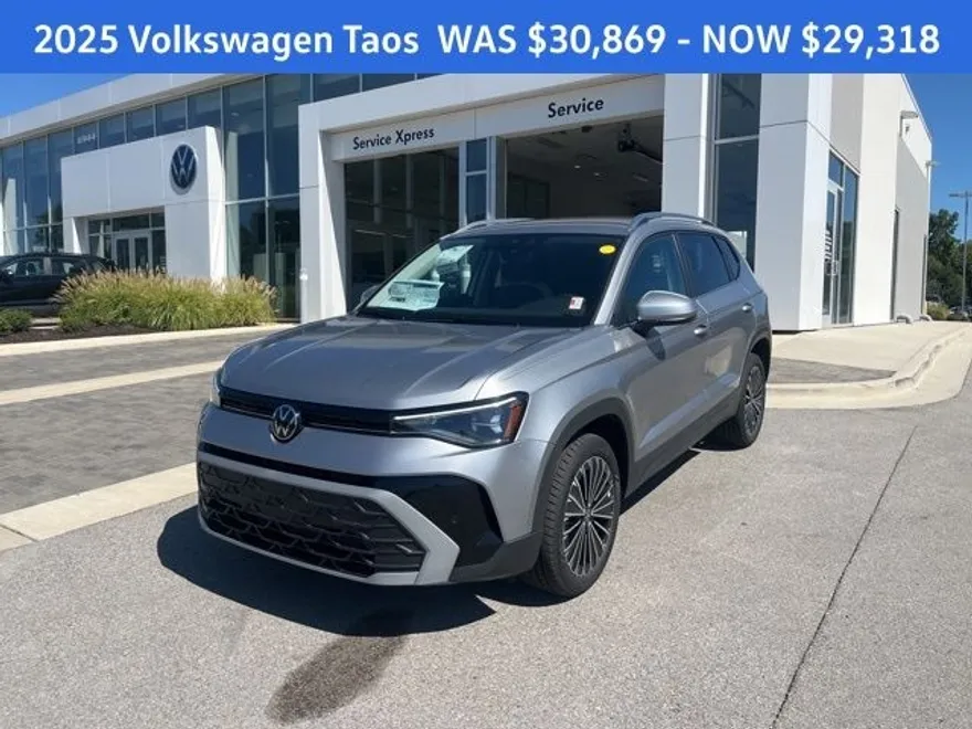 2025 Volkswagen Taos SE photo 1