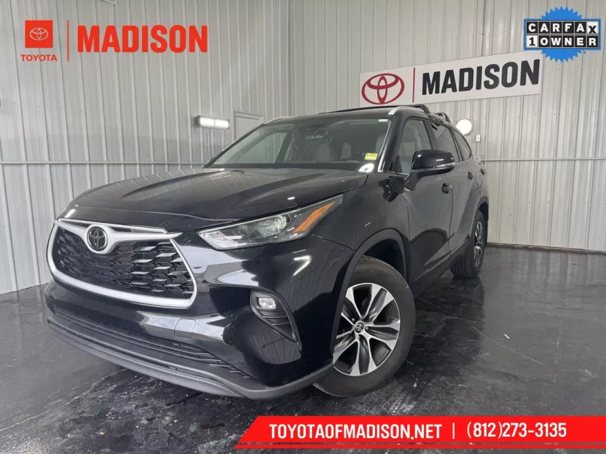 2025 Toyota Highlander XLE photo 1