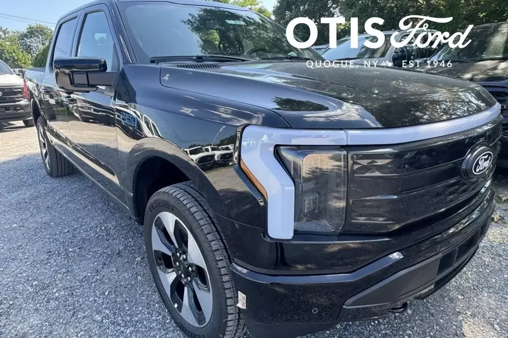 2025 Ford F-150 Lightning Platinum photo 1