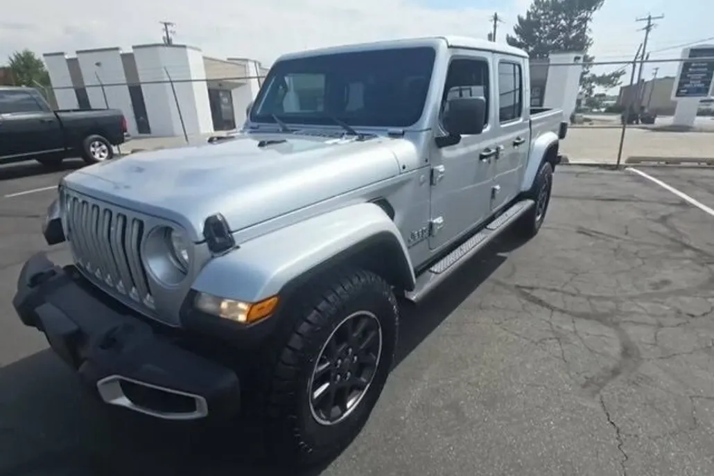 2023 Jeep Gladiator Overland photo 1