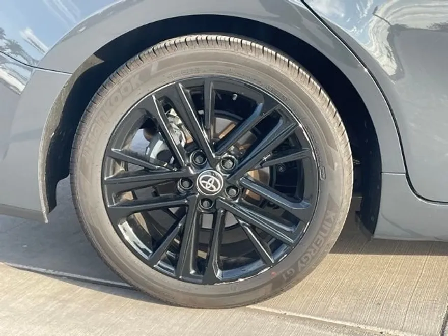 2025 Toyota Camry SE photo 1