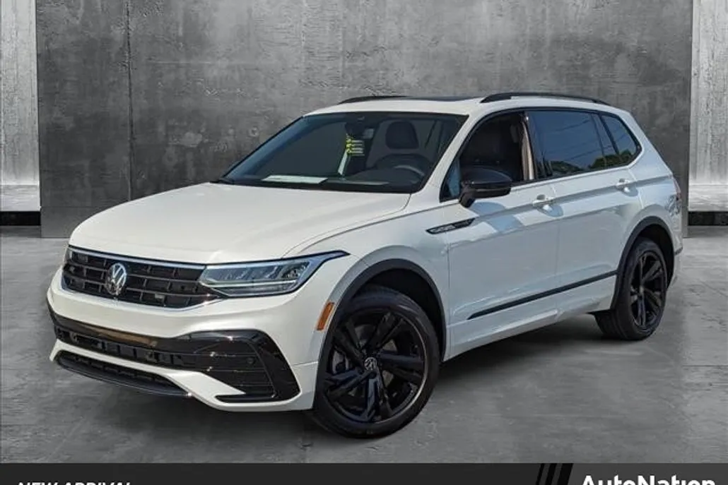 2024 Volkswagen Tiguan SE R-Line Black Sport photo 1